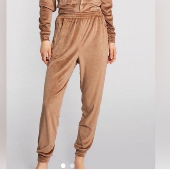 SKIMS Pants - SKIMS- Velour Tank Jogger Brown Athleisure Casual Travel Resort Comfort